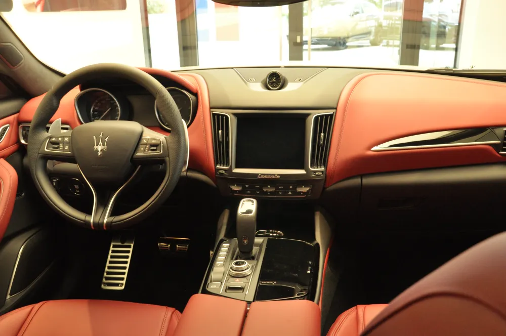 Maserati Levante foto 11