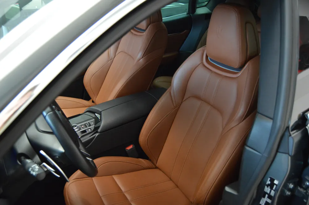 Maserati Levante foto 11