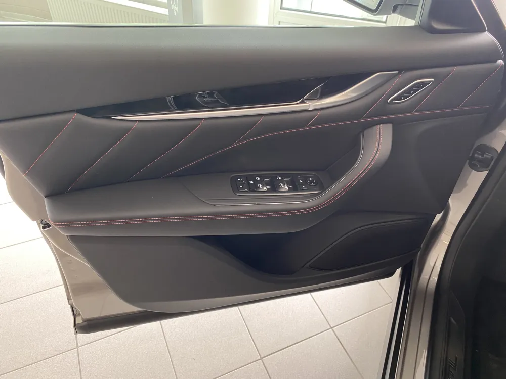 Maserati Levante foto 13