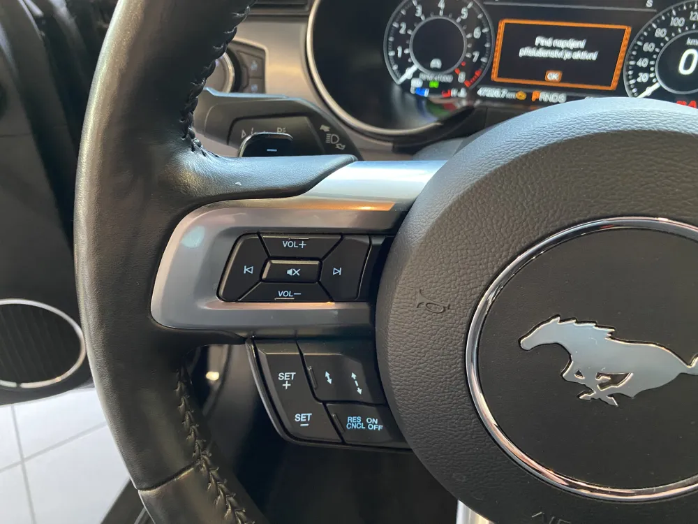 Ford Mustang GT V8 foto 16