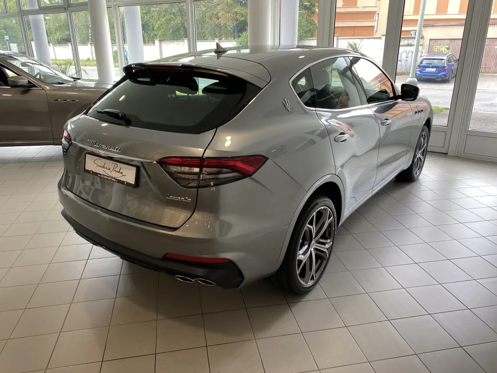 Maserati Levante foto 8