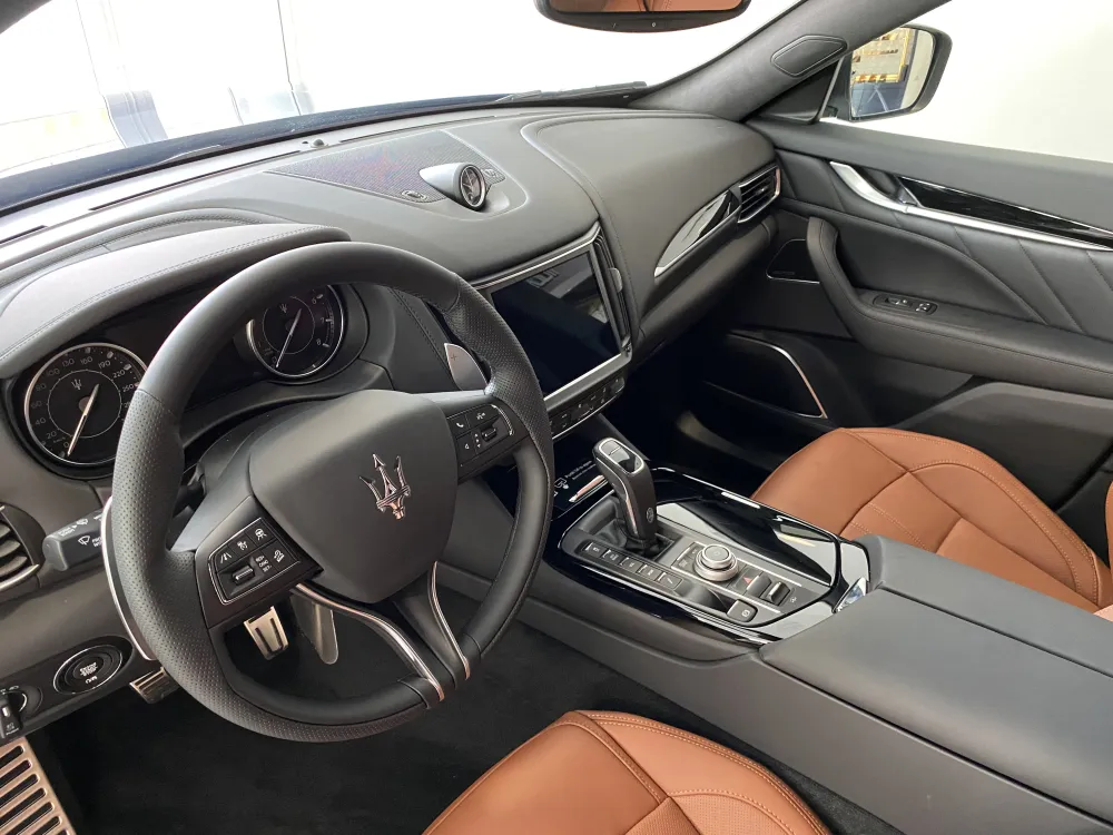 Maserati Levante foto 12