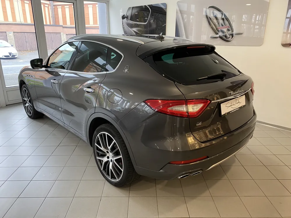 Maserati Levante foto 8