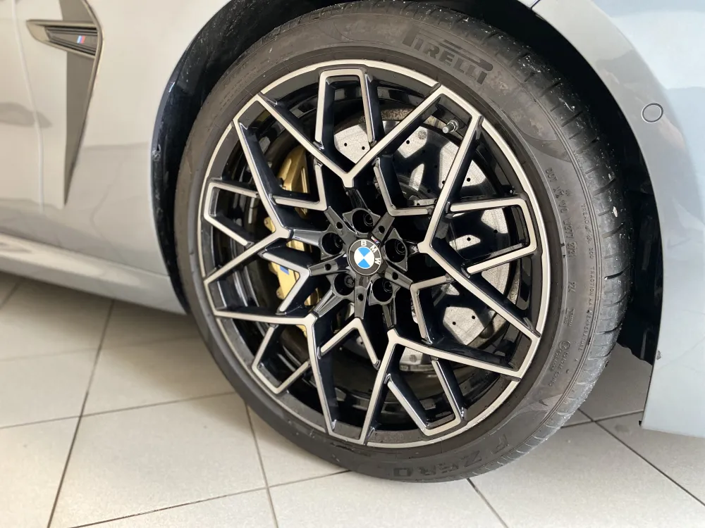 BMW M8 foto 9