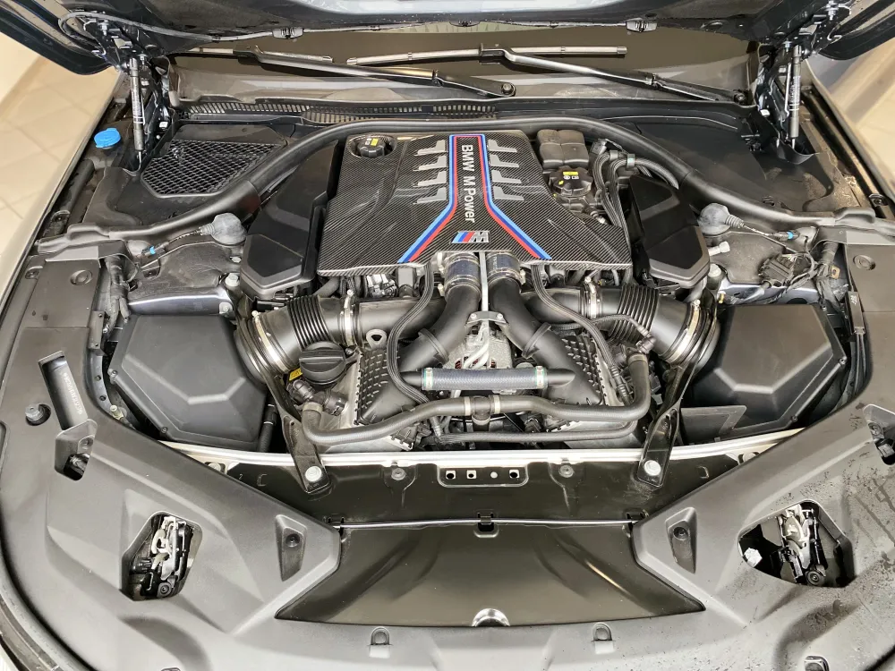 BMW M8 foto 11