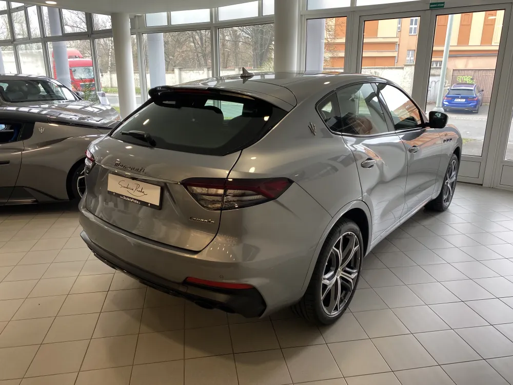 Maserati Levante foto 4