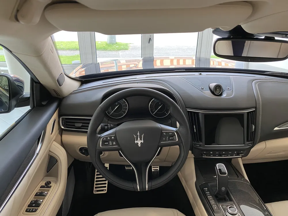 Maserati Levante foto 12