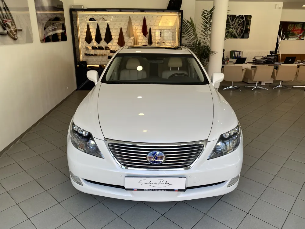 Lexus LS 600HL foto 2