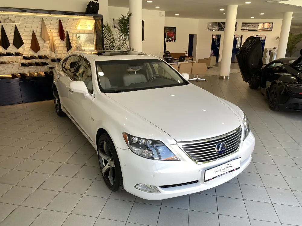 Lexus LS 600HL foto 3