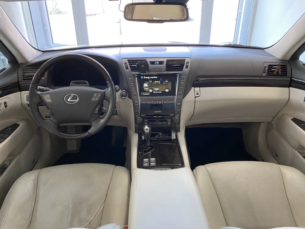 Lexus LS 600HL foto 19