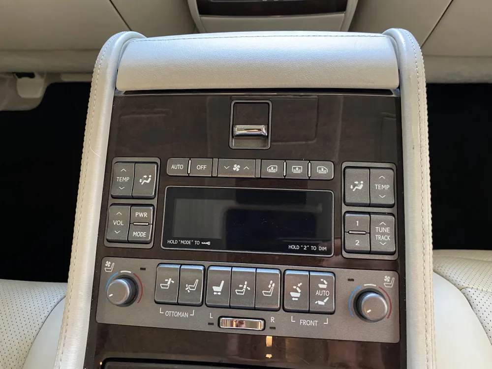 Lexus LS 600HL foto 25