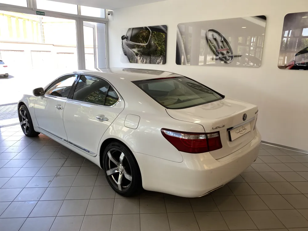 Lexus LS 600HL foto 5