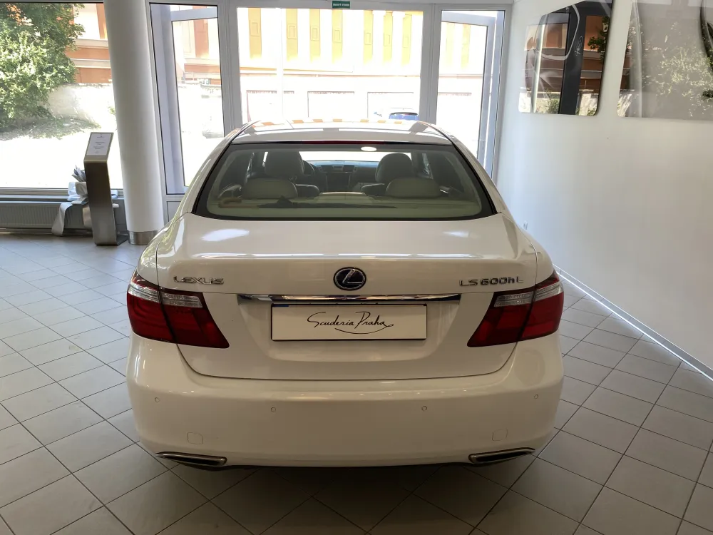 Lexus LS 600HL foto 6