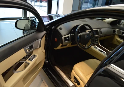Jaguar XF 2.2D Sportbrake - foto 6