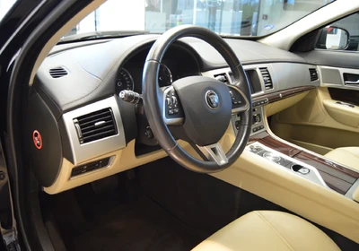 Jaguar XF 2.2D Sportbrake - foto 8