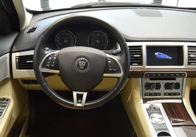Jaguar XF 2.2D Sportbrake - foto 10