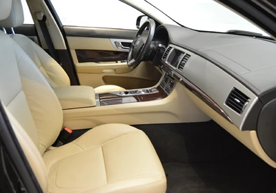 Jaguar XF 2.2D Sportbrake - foto 11