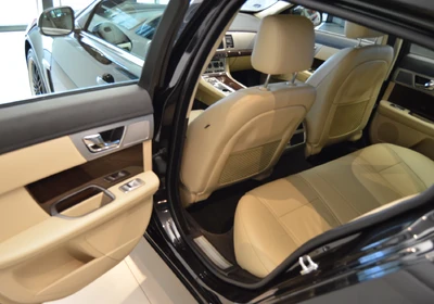 Jaguar XF 2.2D Sportbrake - foto 12