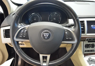 Jaguar XF 2.2D Sportbrake - foto 16