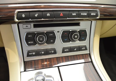 Jaguar XF 2.2D Sportbrake - foto 17