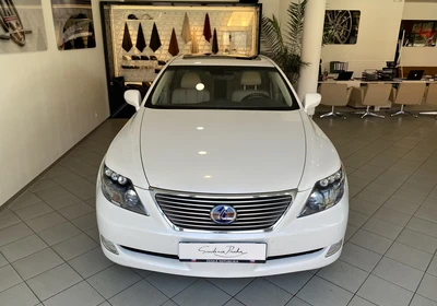 Lexus LS 600HL - foto 1