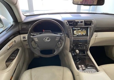 Lexus LS 600HL - foto 12