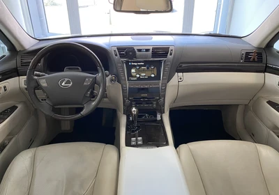 Lexus LS 600HL - foto 18